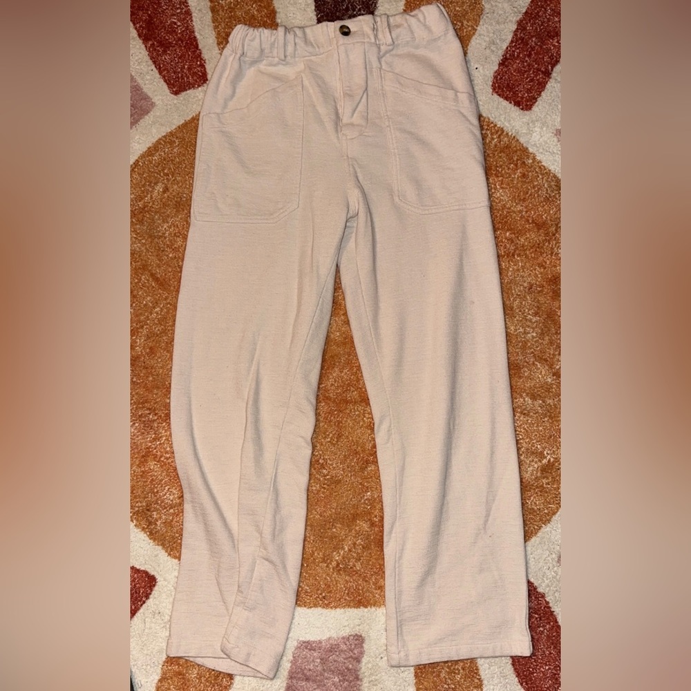 Stretchy white pants straight legged and flowy